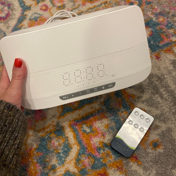 3 in 1, alarm clock, flame air humidifier, and Bluetooth speaker - Picture 4 of 4